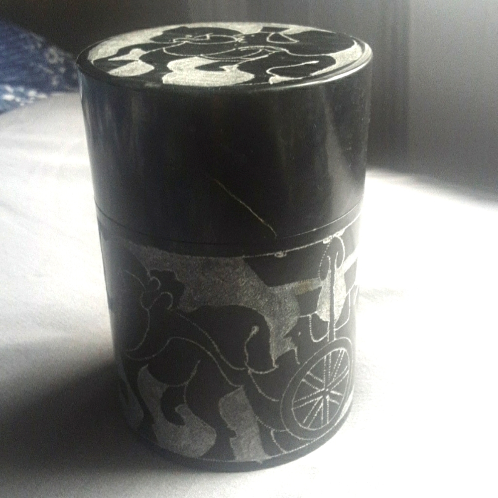 Vintage engraved onyx cigarette case